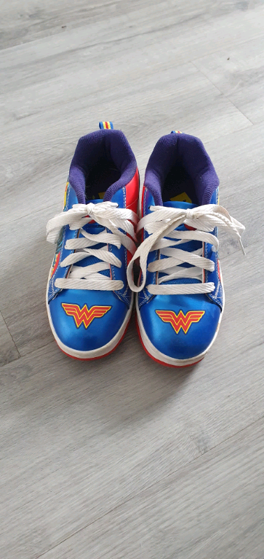 wonder woman heelys